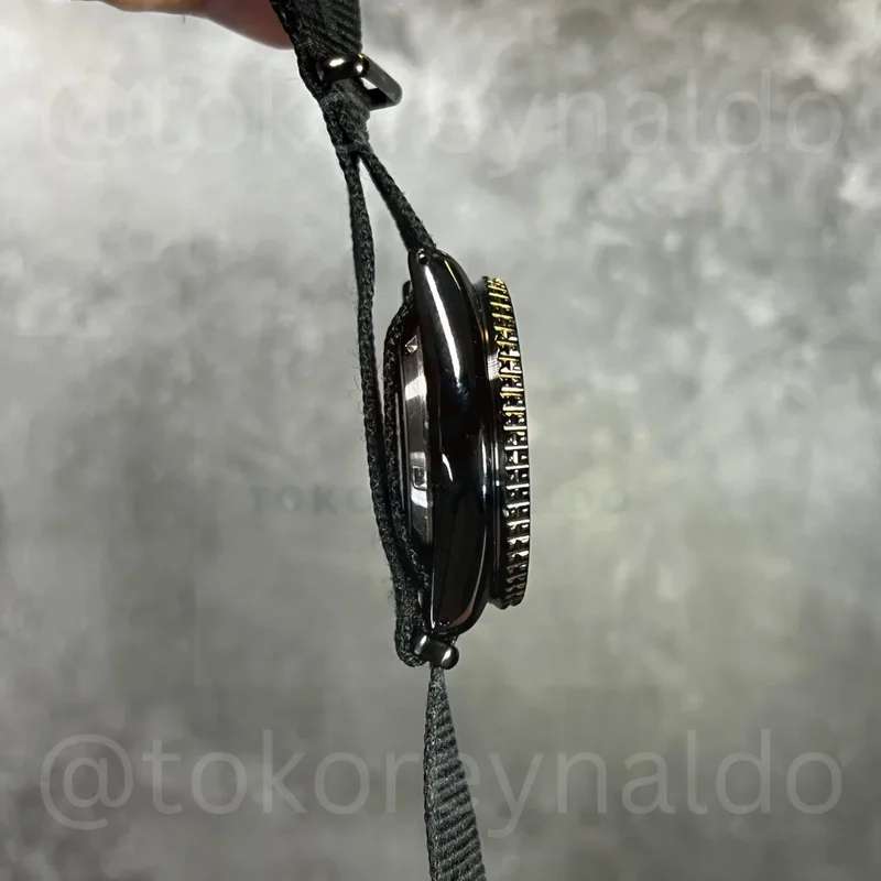 Thumb Seiko 5