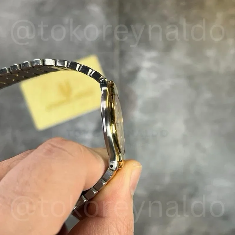 Thumb Universal Genève Polerouter 677.085 Two-Tone 18K Gold Electroplated Textured Dial (LX2031)