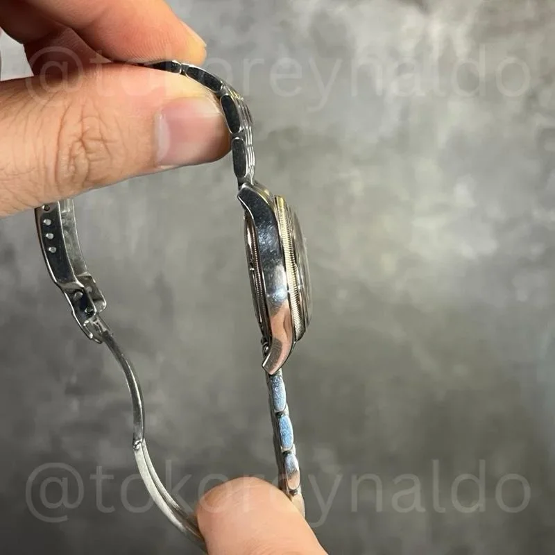 Thumb Big Crown Pointer Date 28.5 Stainless Steel / Silver / Bracelet