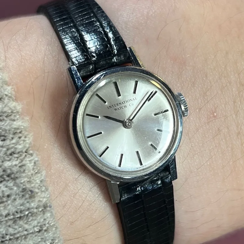 VINTAGE IWC INTERNATIONAL WATCH CO. SMALL ROUND SILVER