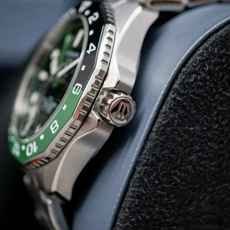 Thumb Aquaracer Professional 300 GMT Green Sunray Dial Steel Bracelet