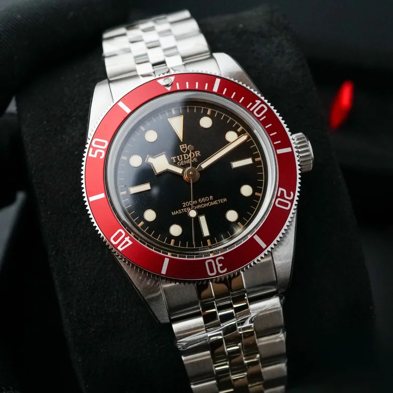 Black Bay Master Chronometer Stainless Steel - Burgundy / Black / Jubilee