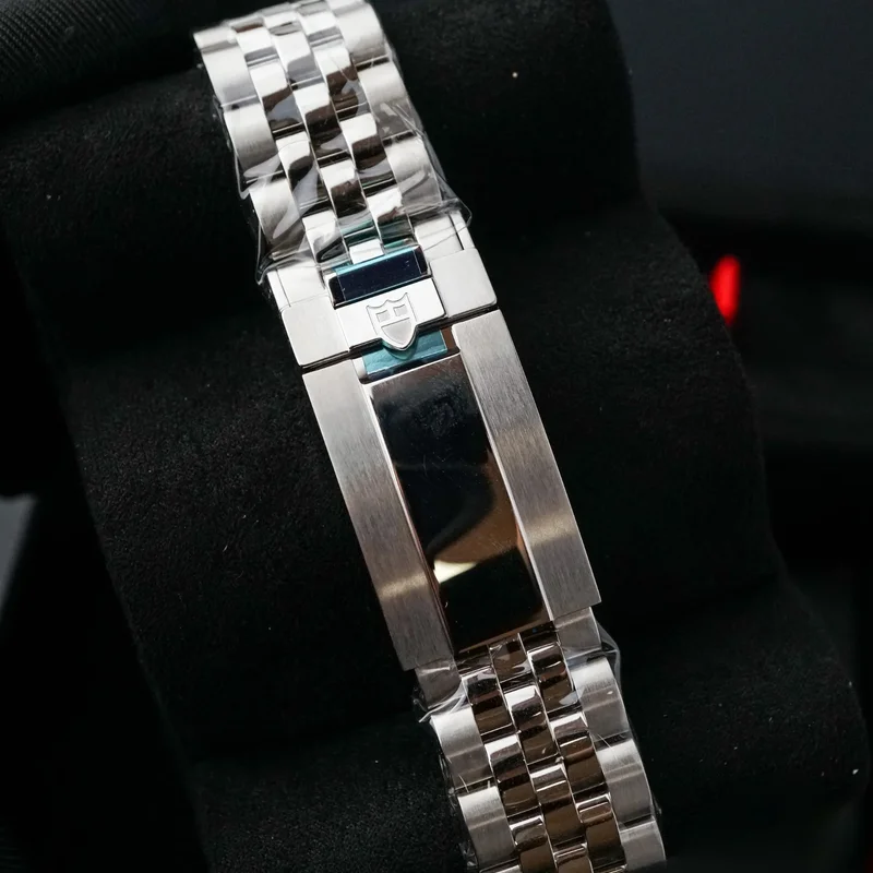 Thumb Black Bay Master Chronometer Stainless Steel - Burgundy / Black / Jubilee