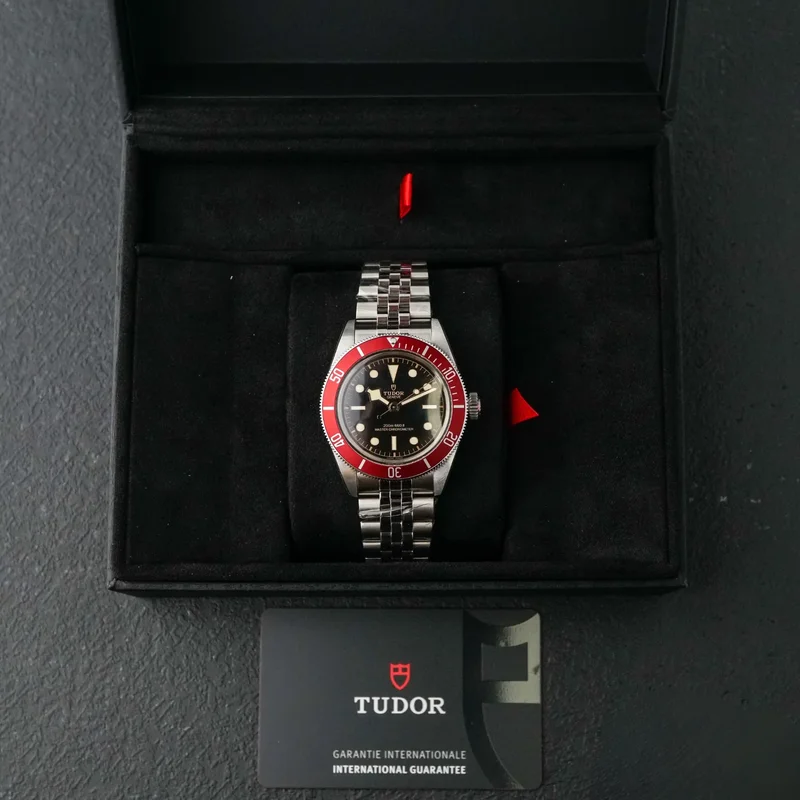 Thumb Black Bay Master Chronometer Stainless Steel - Burgundy / Black / Jubilee