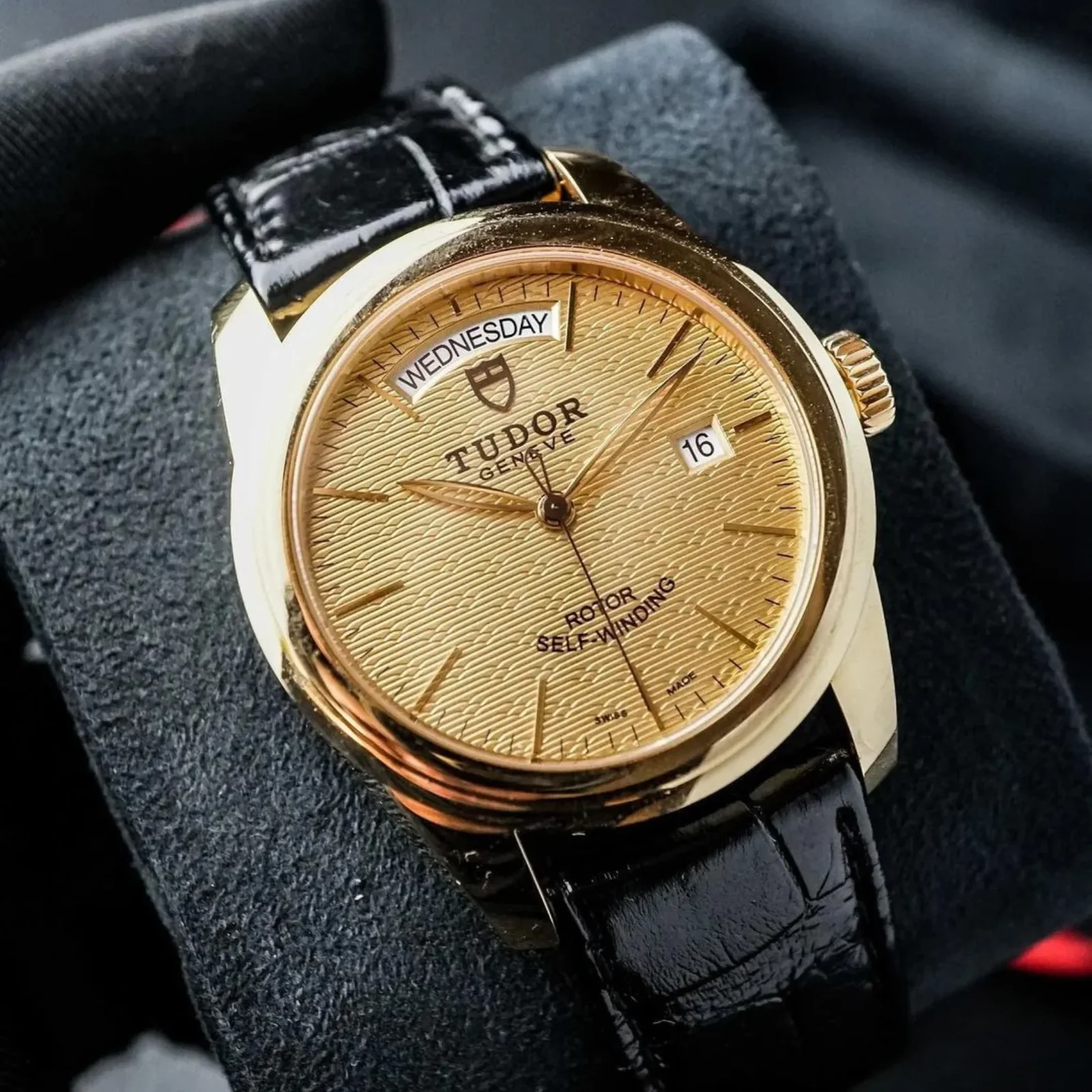 Glamour Date+Day 39mm With Jacquard Dial 18k Gold Case Leather Strap