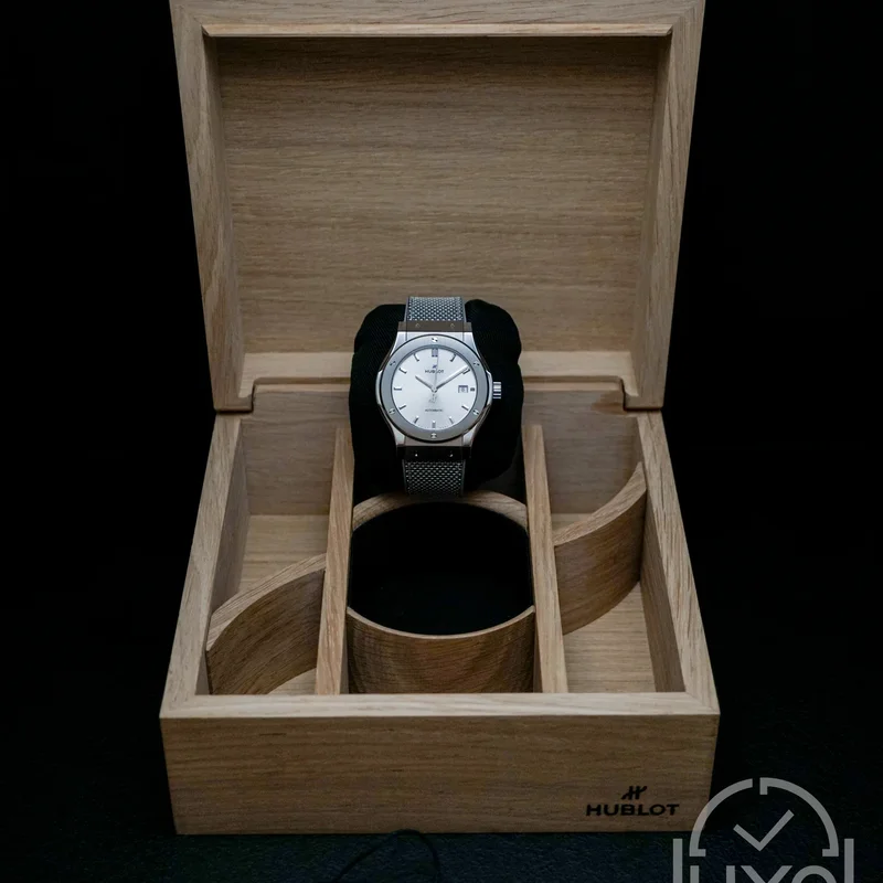 Thumb Classic Fusion Essential Grey Titanium Case