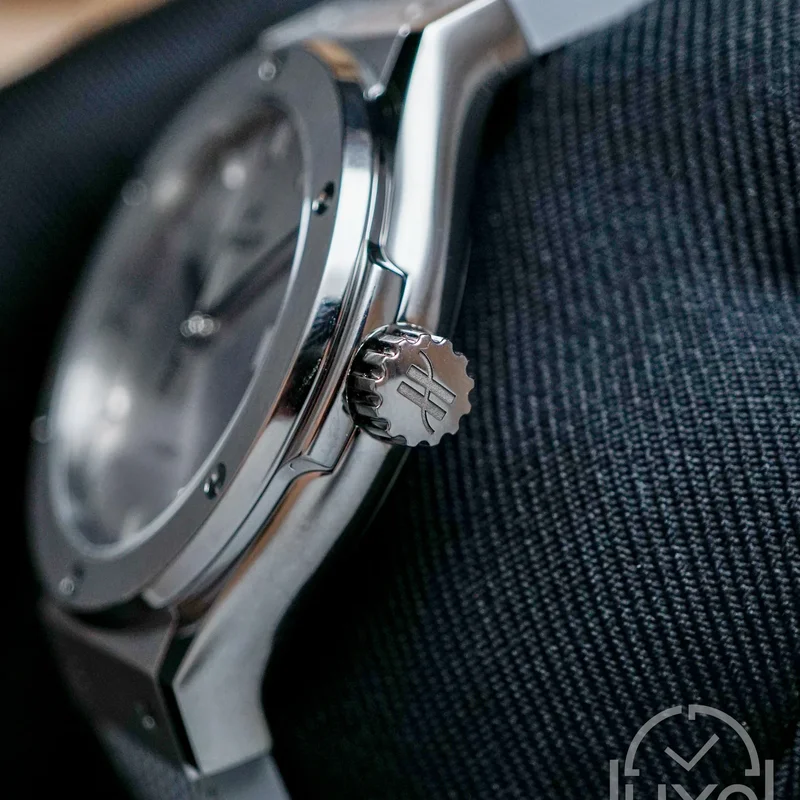 Thumb Classic Fusion Essential Grey Titanium Case