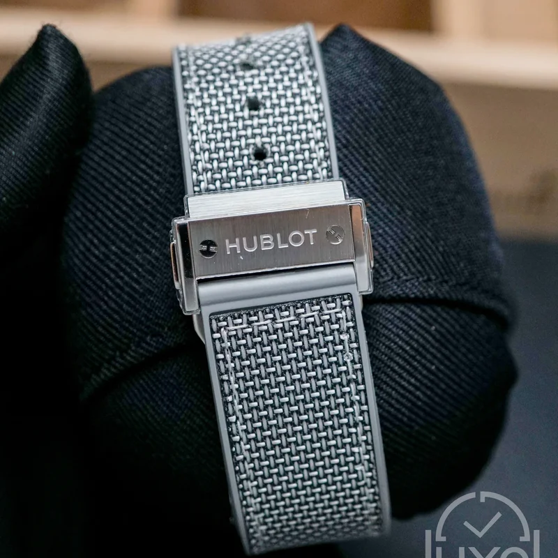 Thumb Classic Fusion Essential Grey Titanium Case