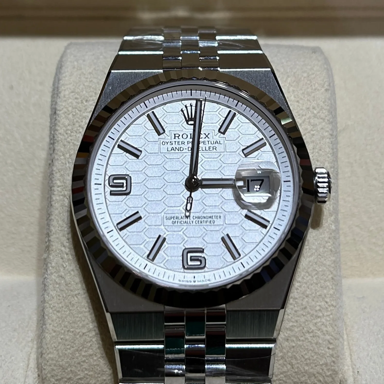 Land-Dweller 40 Oystersteel - White Gold / White / Flat Jubilee