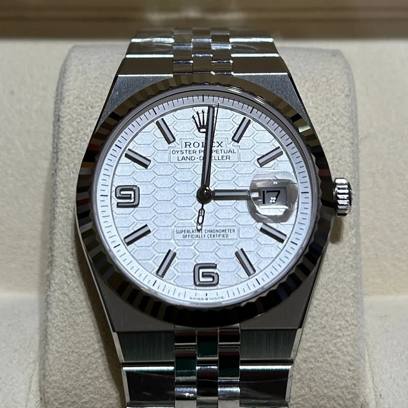Land-Dweller 40 Oystersteel - White Gold / White / Flat Jubilee