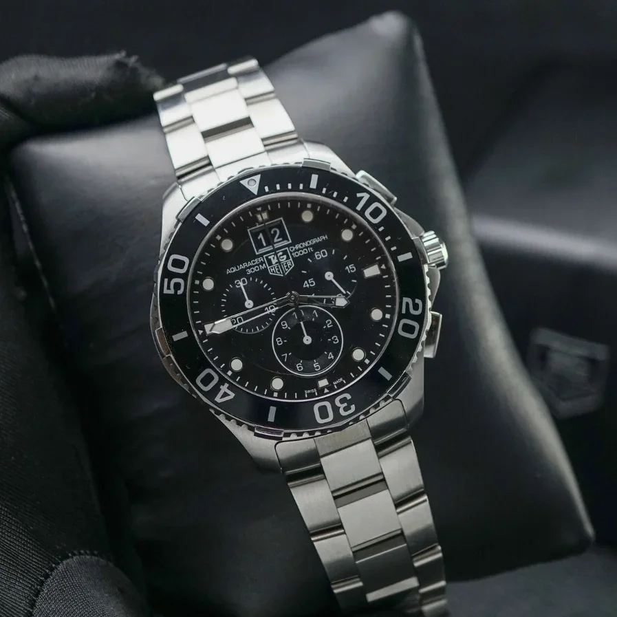 Aquaracer 300M Quartz Chronograph 43 Stainless Steel / Black / Bracelet