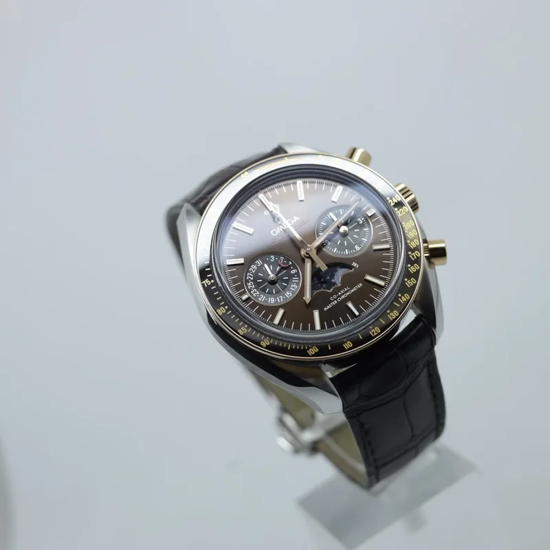 Thumb Speedmaster Moonphase Chronograph Master Chronometer Stainless Steel / Sedna Gold  / Brown