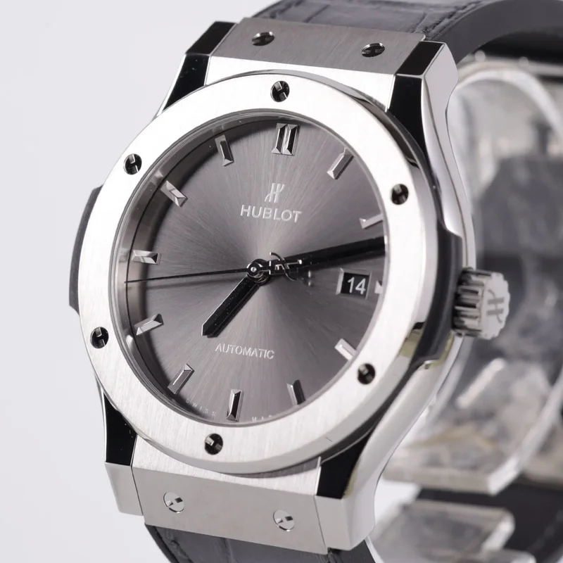 Thumb Classic Fusion 42 Grey Titanium