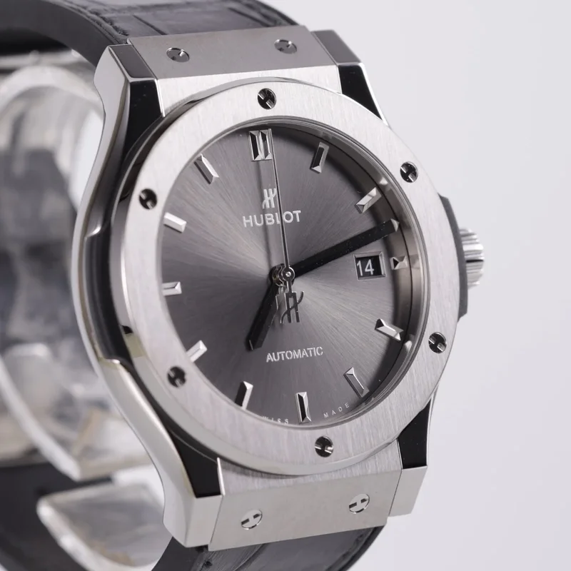 Thumb Classic Fusion 42 Grey Titanium