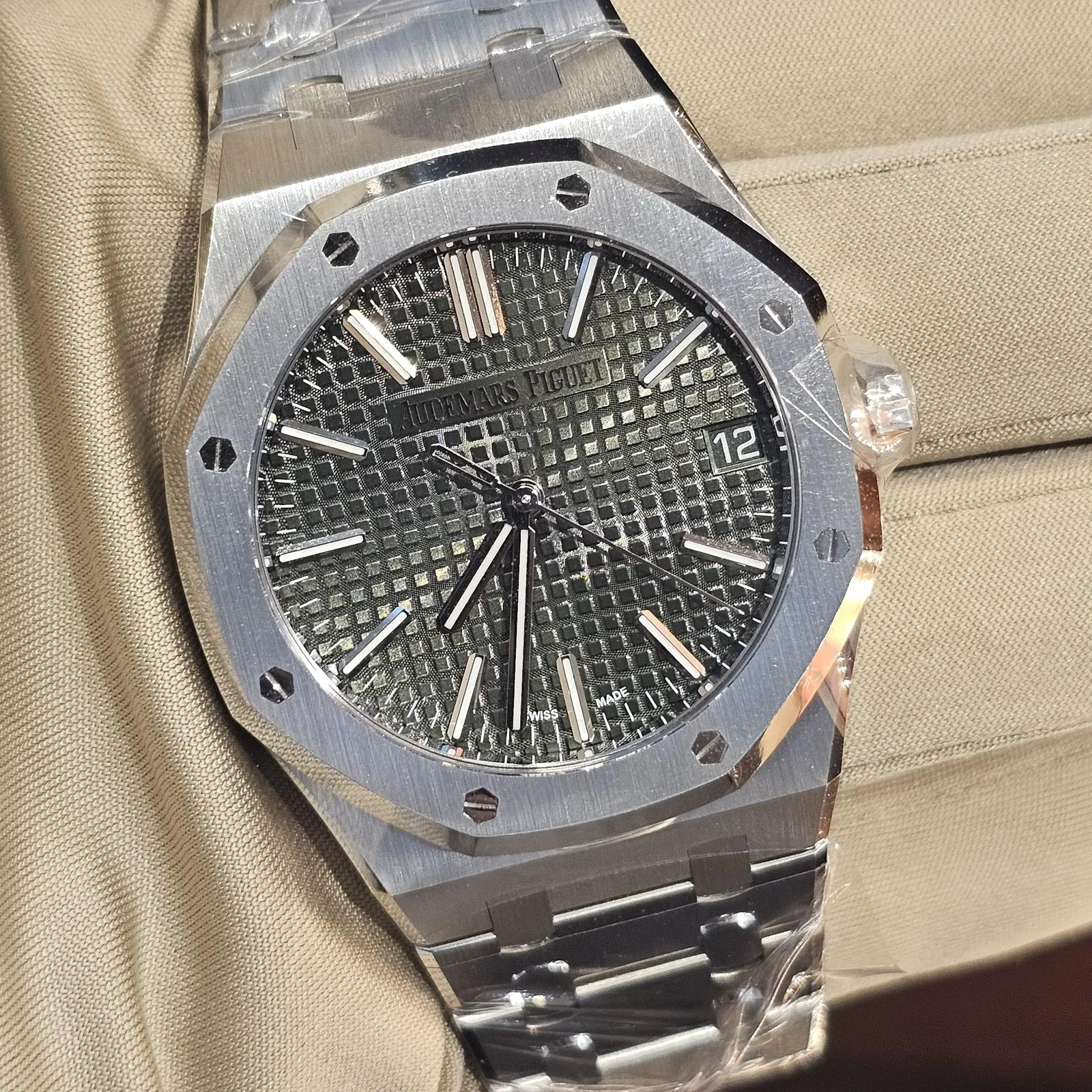 Royal Oak Selfwinding 41 Stainless Steel / Green