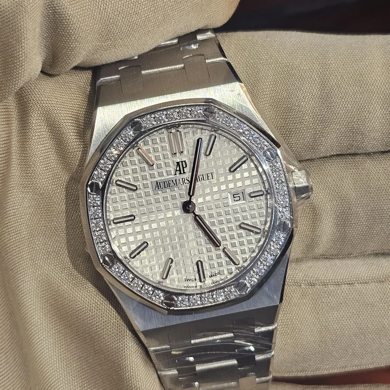 Royal Oak 67651 Quartz Stainless Steel / Silver / Bracelet