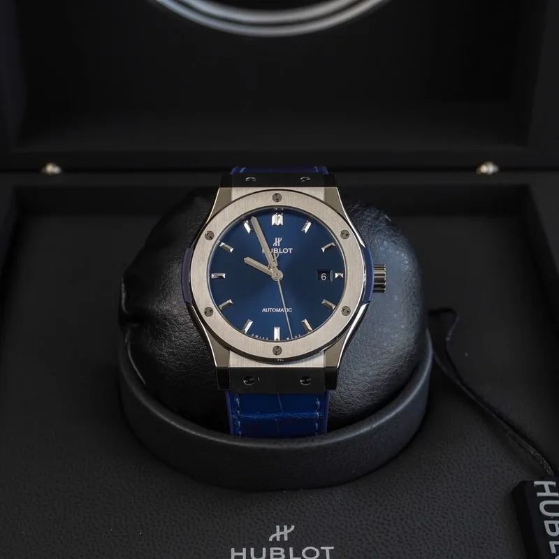 Classic Fusion 42 Titanium / Blue / Rubber