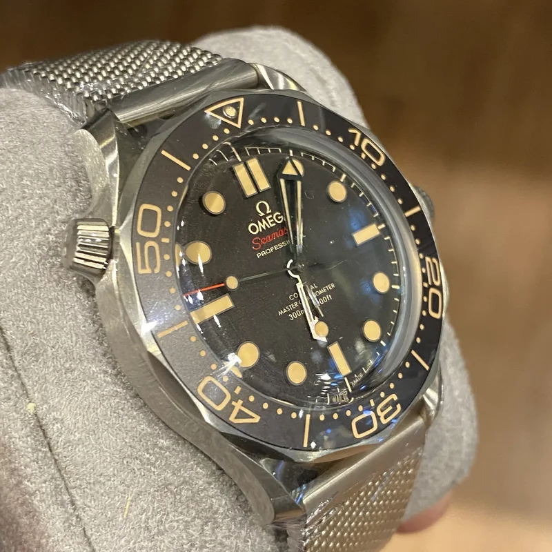 Thumb Seamaster Diver 300M Master Co-Axial 42 James Bond No Time to Die / Bracelet