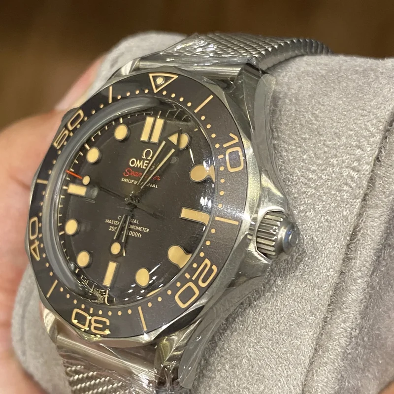 Thumb Seamaster Diver 300M Master Co-Axial 42 James Bond No Time to Die / Bracelet
