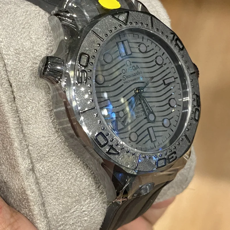 Thumb Seamaster Diver 300M Master Co-Axial 43.5 Black Black