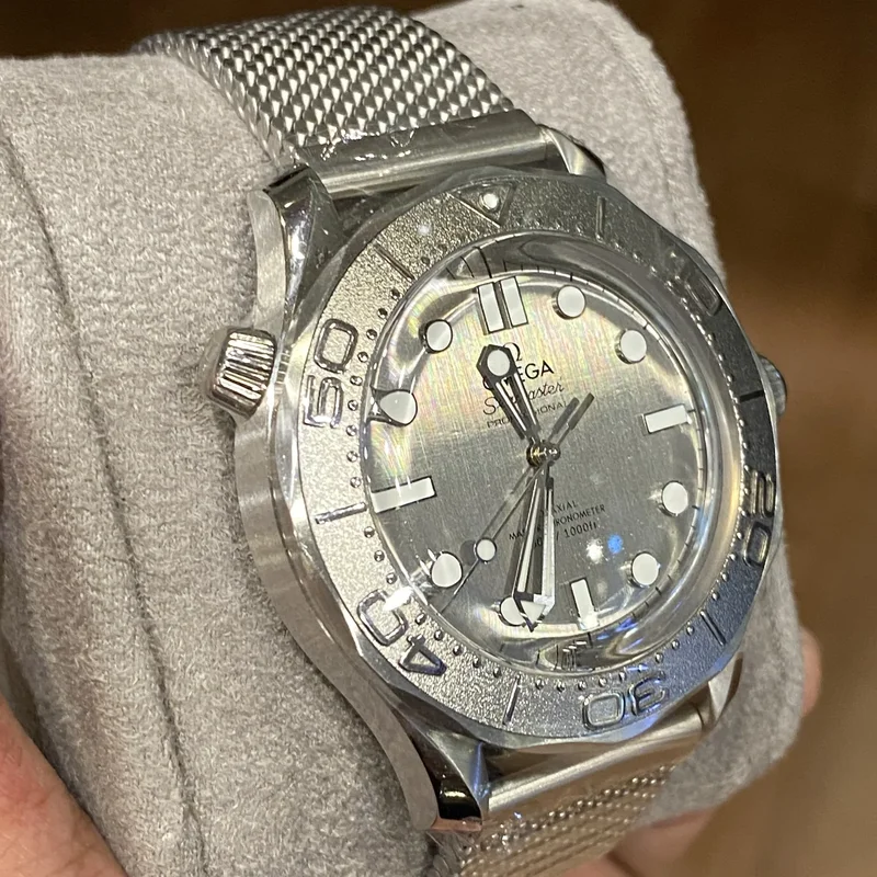 Thumb Seamaster Diver 300M Stainless Steel / Grey