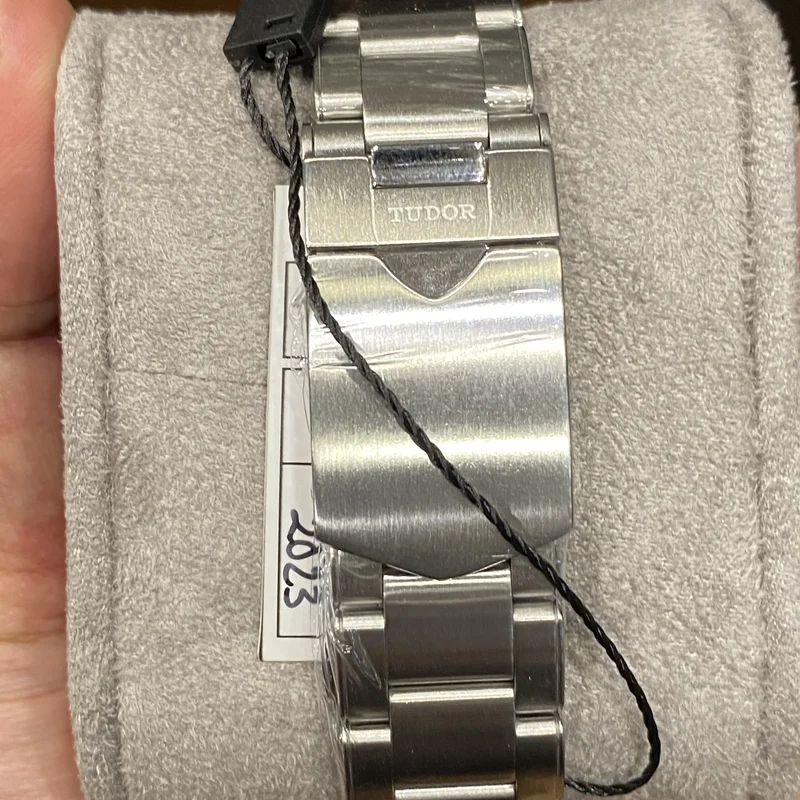 Thumb Black Bay GMT Stainless Steel / White / Bracelet