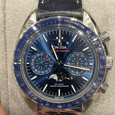 Speedmaster Moonphase Chronograph Master Chronometer Blue Side of the Moon