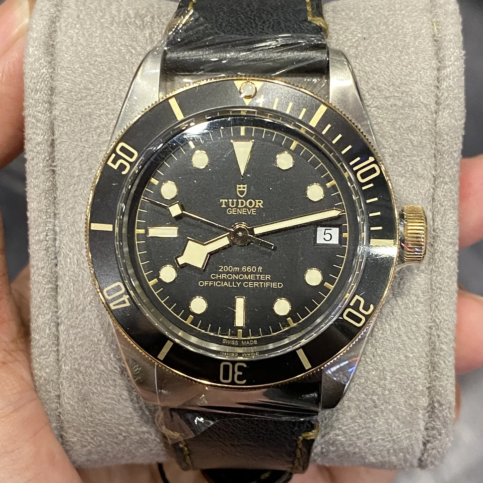 Heritage Black Bay Black S&G / Stainless Steel / Yellow Gold / Black / Strap