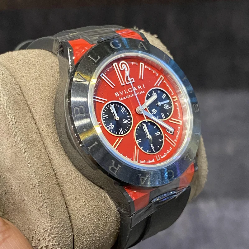 Thumb Diagono Magnesium 42 Chronograph / Red
