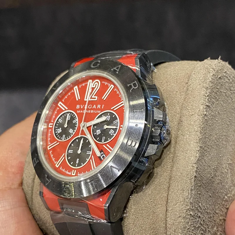 Thumb Diagono Magnesium 42 Chronograph / Red
