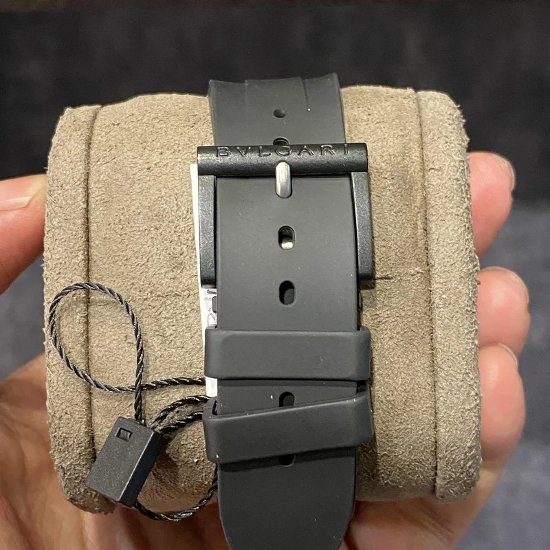 Thumb Diagono Magnesium 42 Chronograph / Red