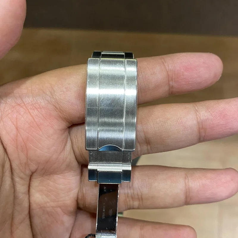 Thumb Submariner No-Date / Stainless Steel / Black / Cerachrom