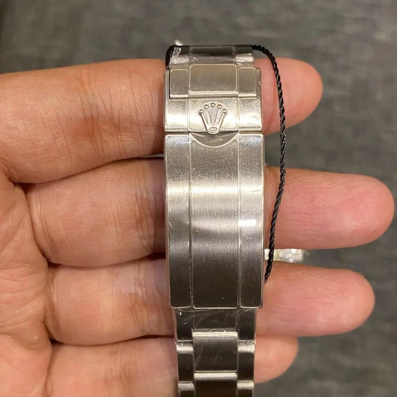 Thumb Submariner No-Date / Stainless Steel / Black / Cerachrom