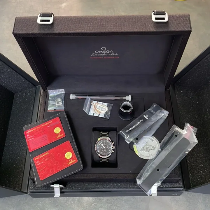 Thumb Speedmaster Moonwatch 39.7 321