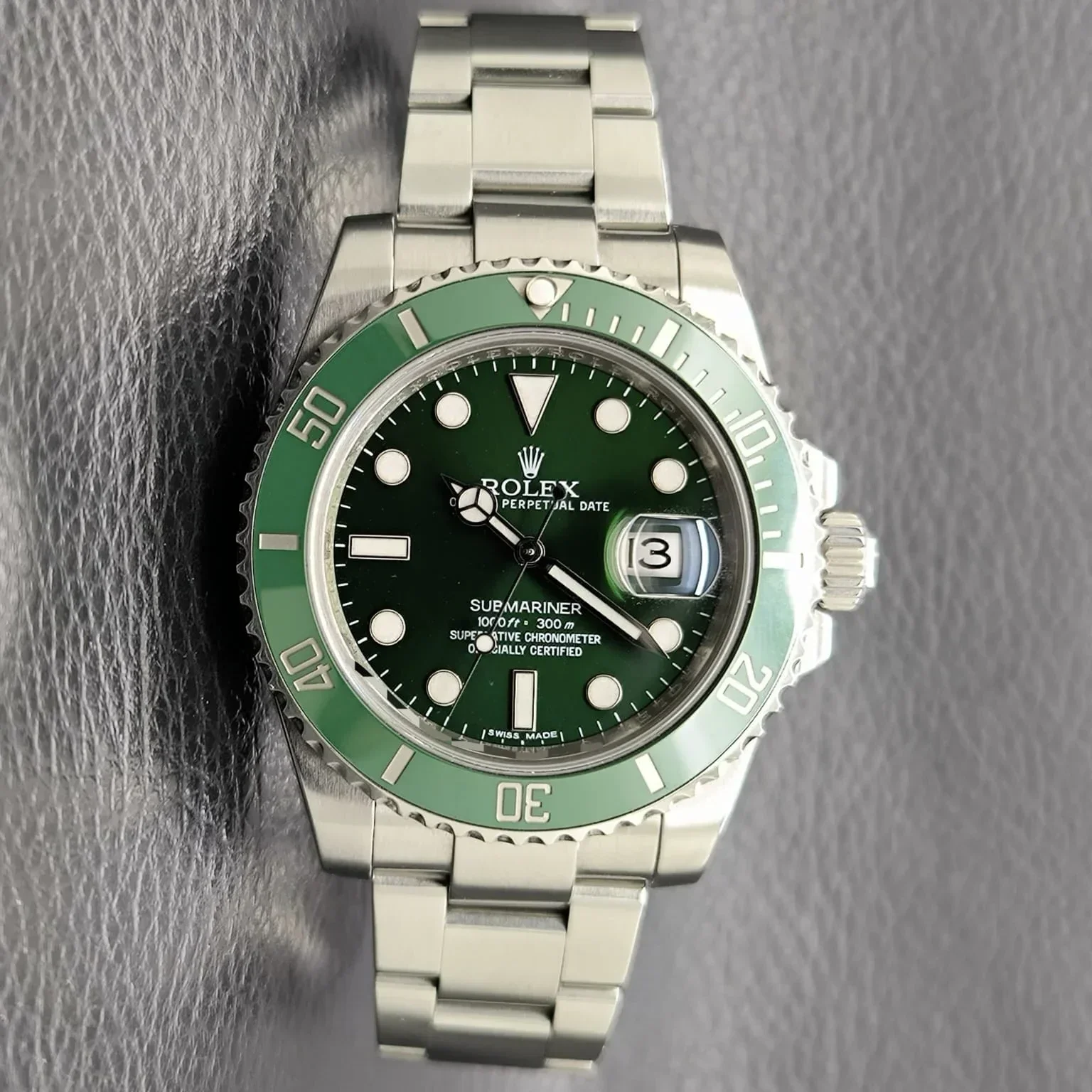 Submariner Date Stainless Steel / Green / Cerachom