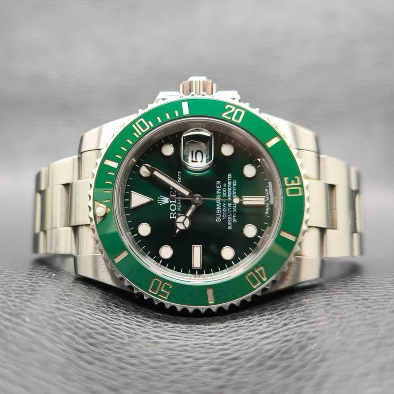 Submariner Date Stainless Steel / Green / Cerachom
