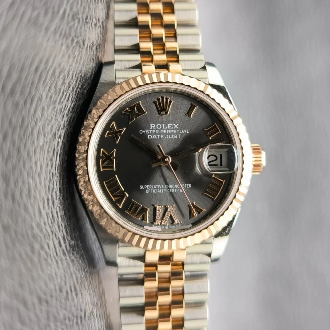 Datejust 31 Stainless Steel/ Rose Gold / Fluted / Grey - Roman / Jubilee