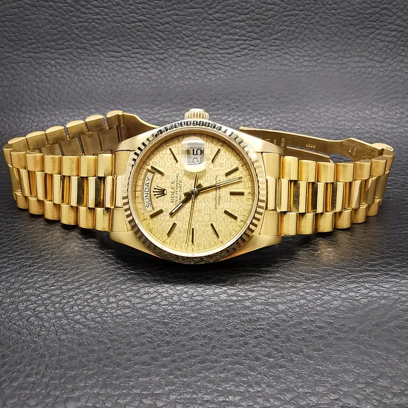 Thumb Day-Date 18038