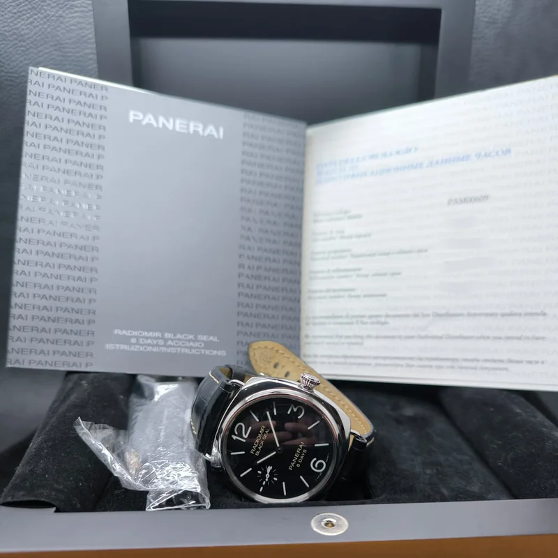 Thumb Radiomir Black Seal 8 Days