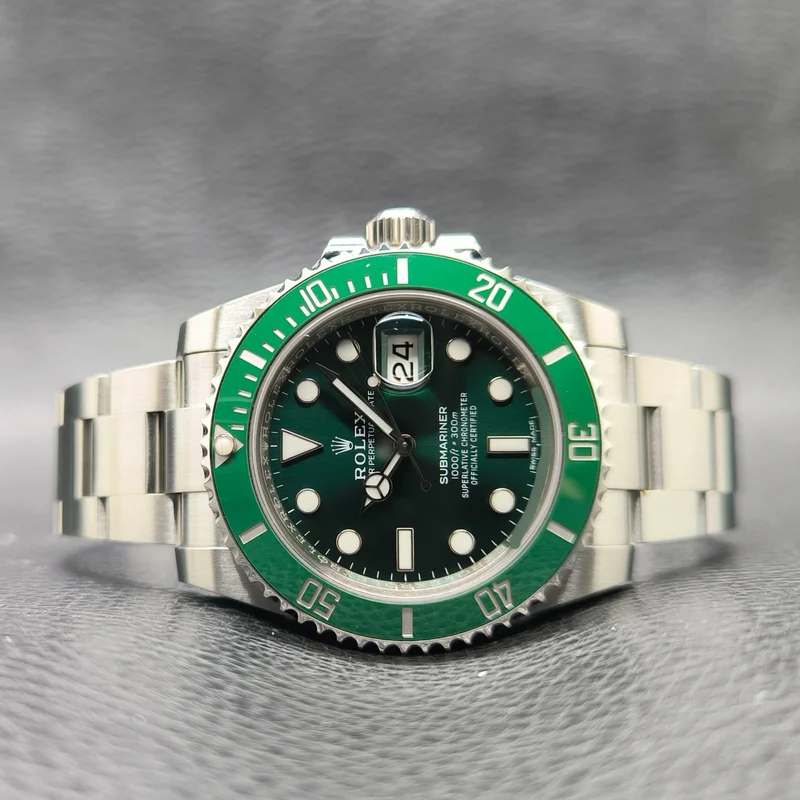 Submariner Date Stainless Steel / Green / Cerachom