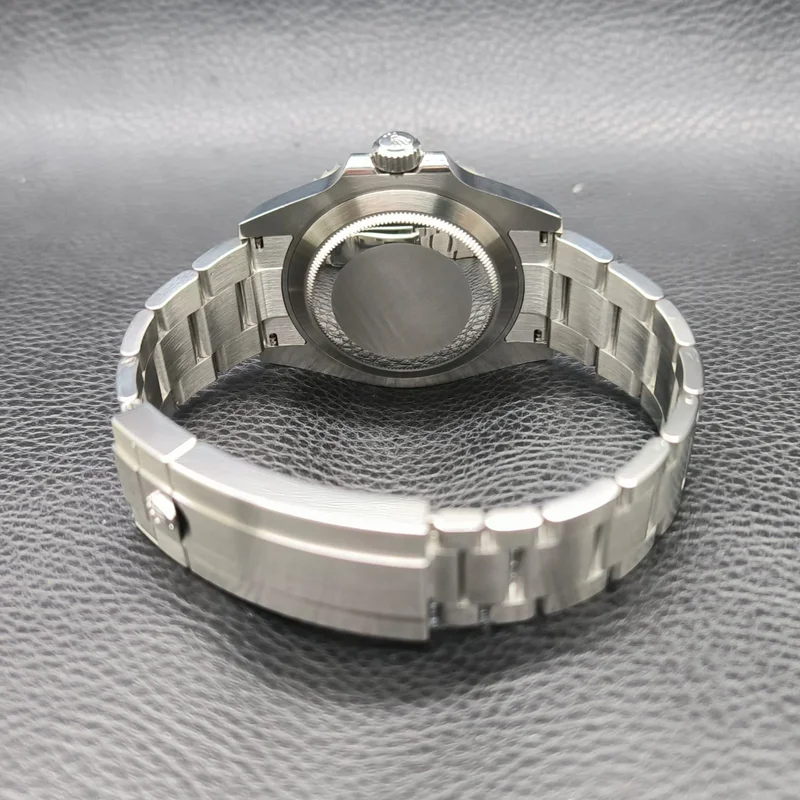 Thumb Submariner No-Date 41 / Stainless Steel / Black / Cerachrom