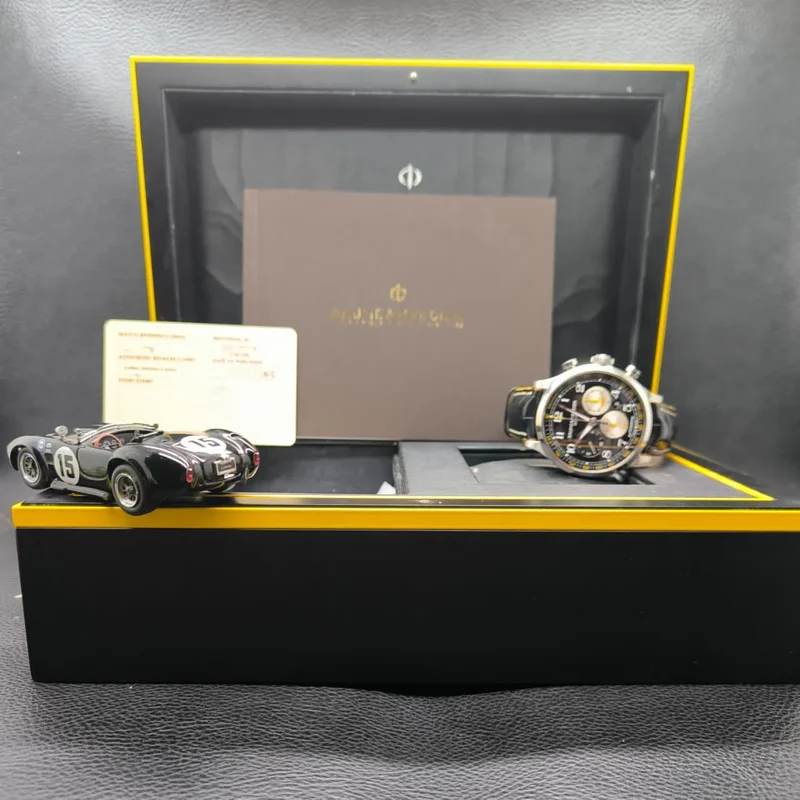 Thumb Capeland Chronograph 44 Black / Alligator