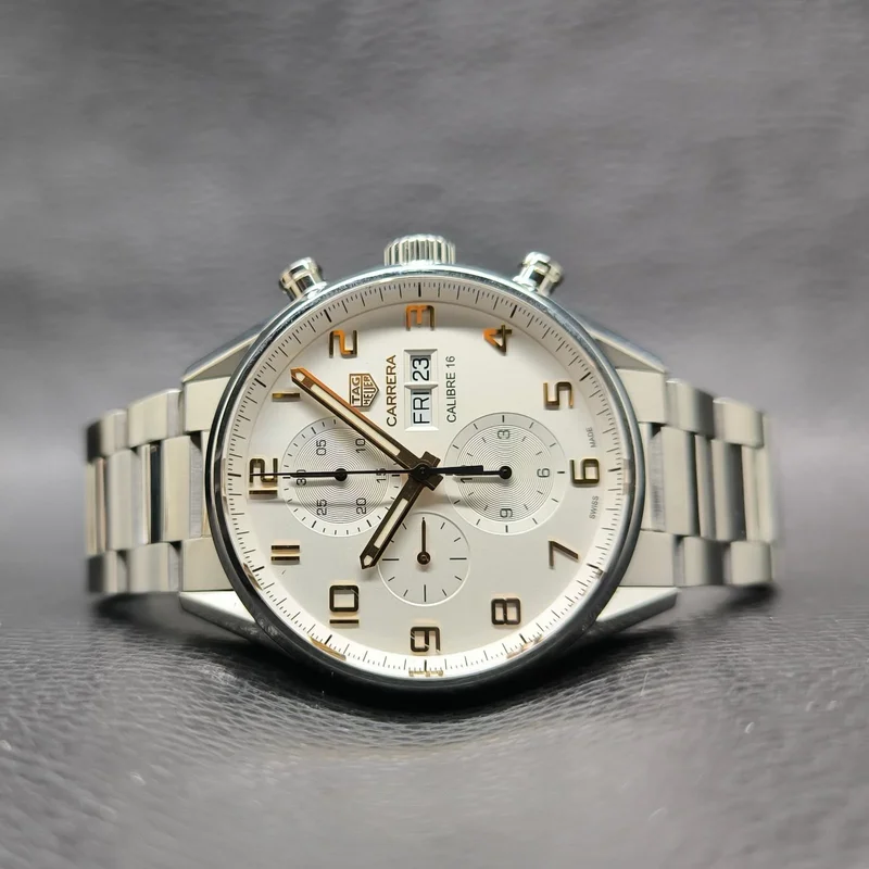 Calibre 16 Day Date 43 Stainless Steel / Silver / Bracelet