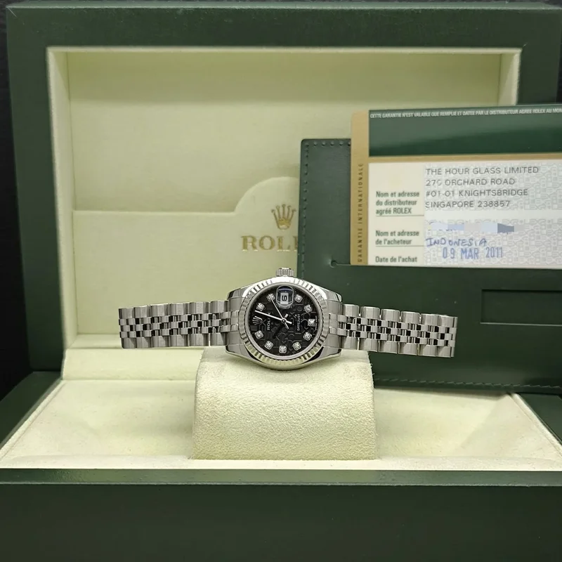 Thumb Lady-Datejust 26 Fluted Black Jubilee