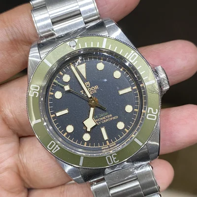 Black Bay Green Manufacture / Bracelet / Harrods