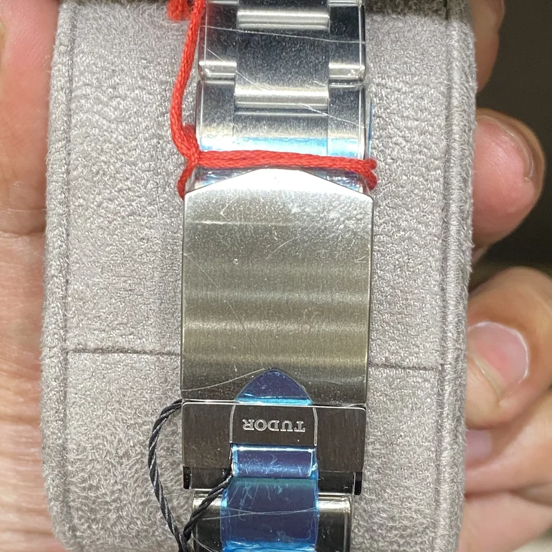Thumb Black Bay GMT Stainless Steel / Black / Pepsi / Bracelet
