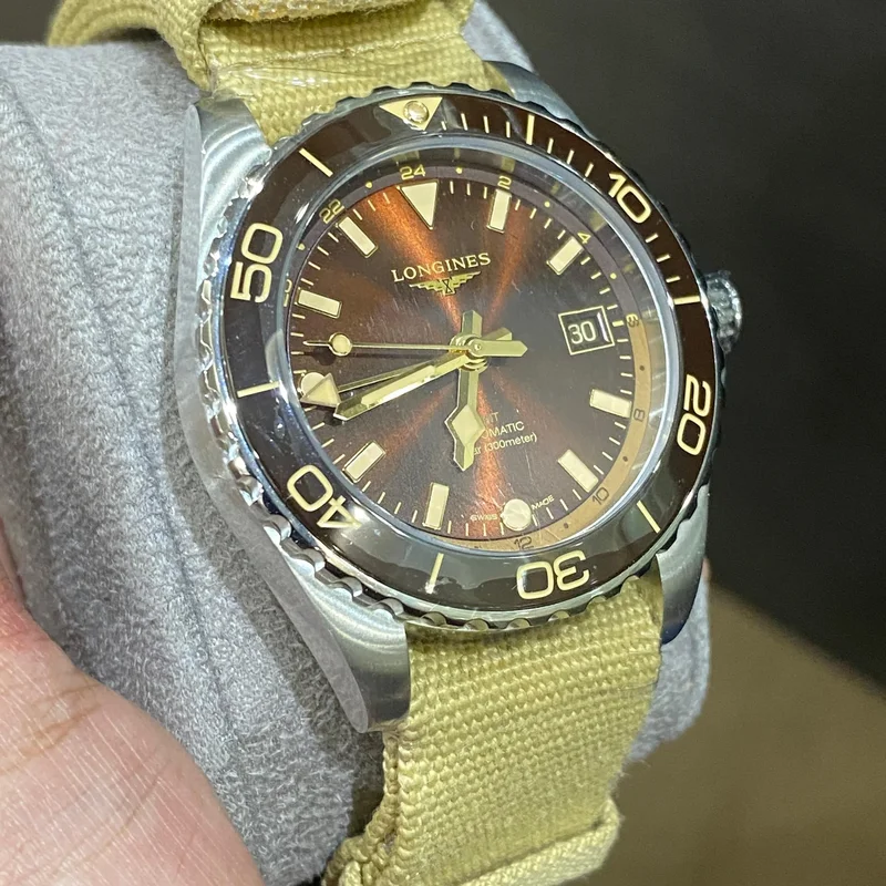 Thumb Hydroconquest GMT 41 Stainless Steel / Brown / NATO