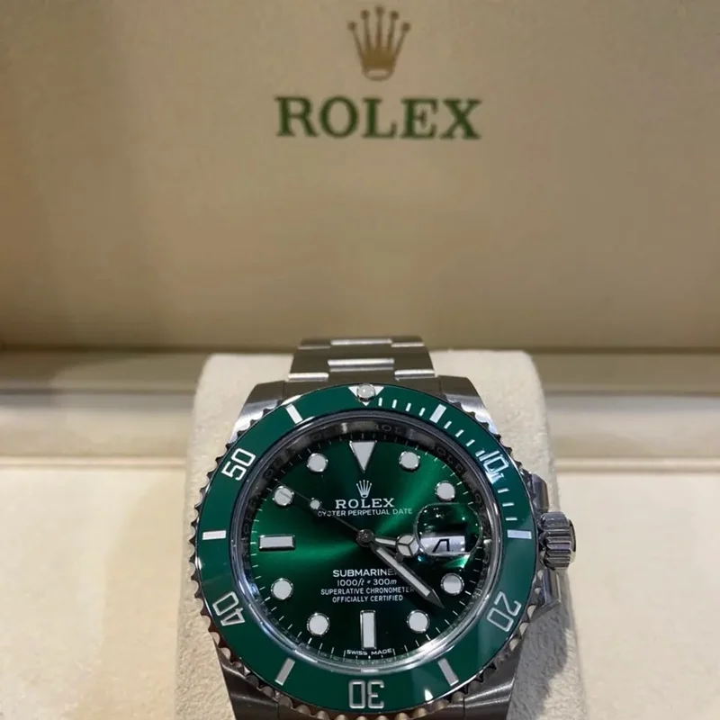 Submariner Date Stainless Steel / Green / Cerachom