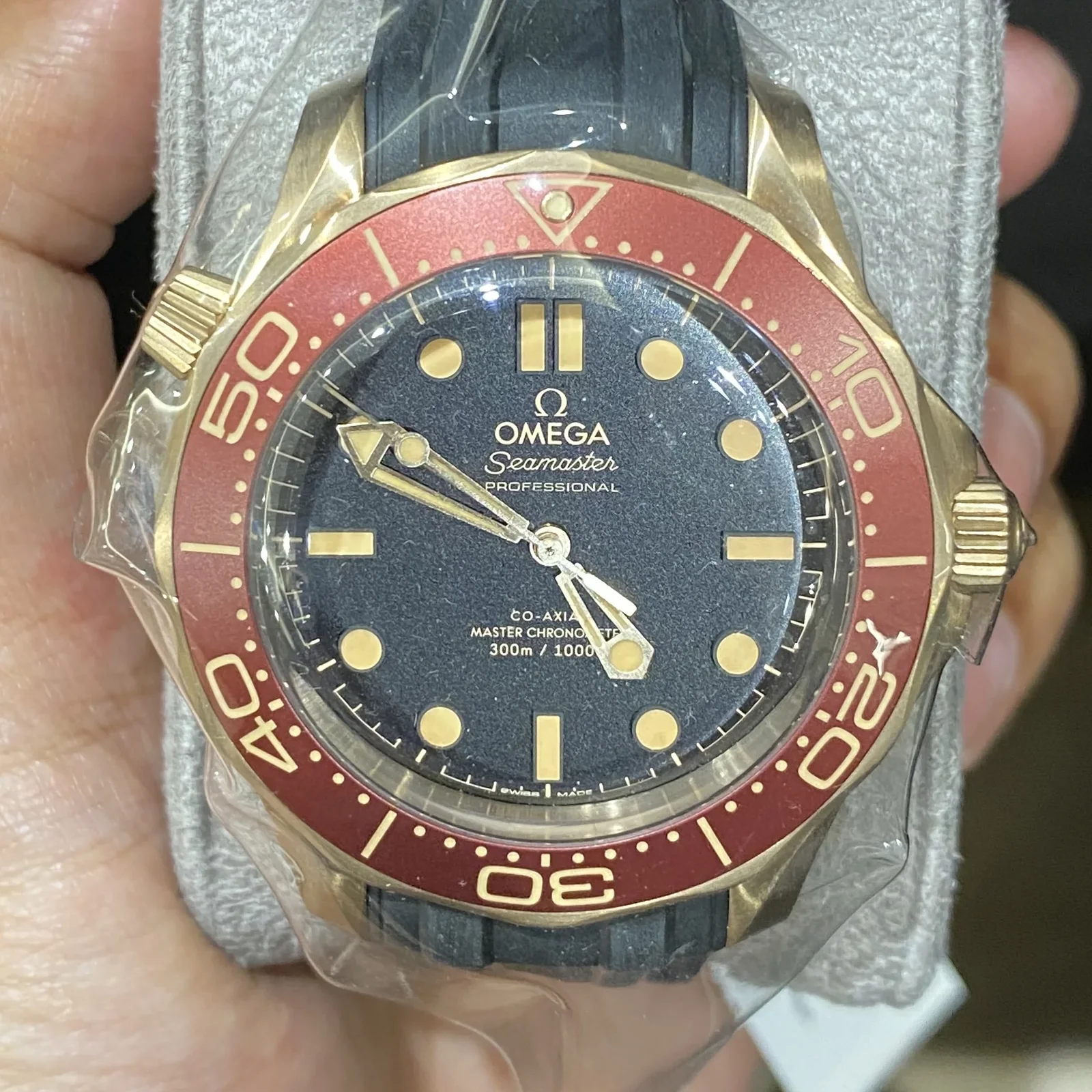 Seamaster Diver 300M Master Co-Axial 42 Bronze Gold / Black / Rubber