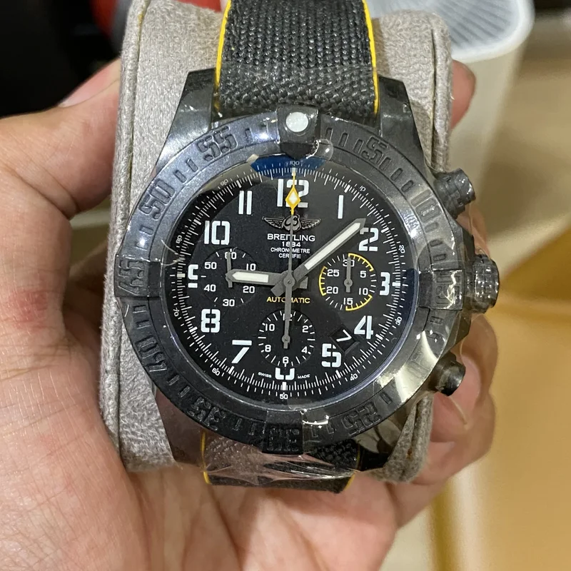 Avenger Hurricane 45 Breitlight / Volcano Black / Military Rubber / Folding